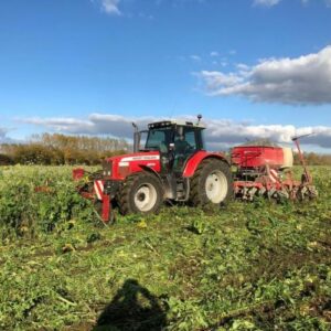 tracteur dans un champ